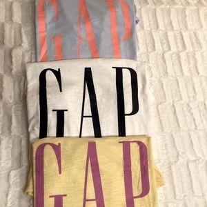 GAP Women’s Logo Tee Shirt Size MEDIUM Yellow, Blue, White NWOT.